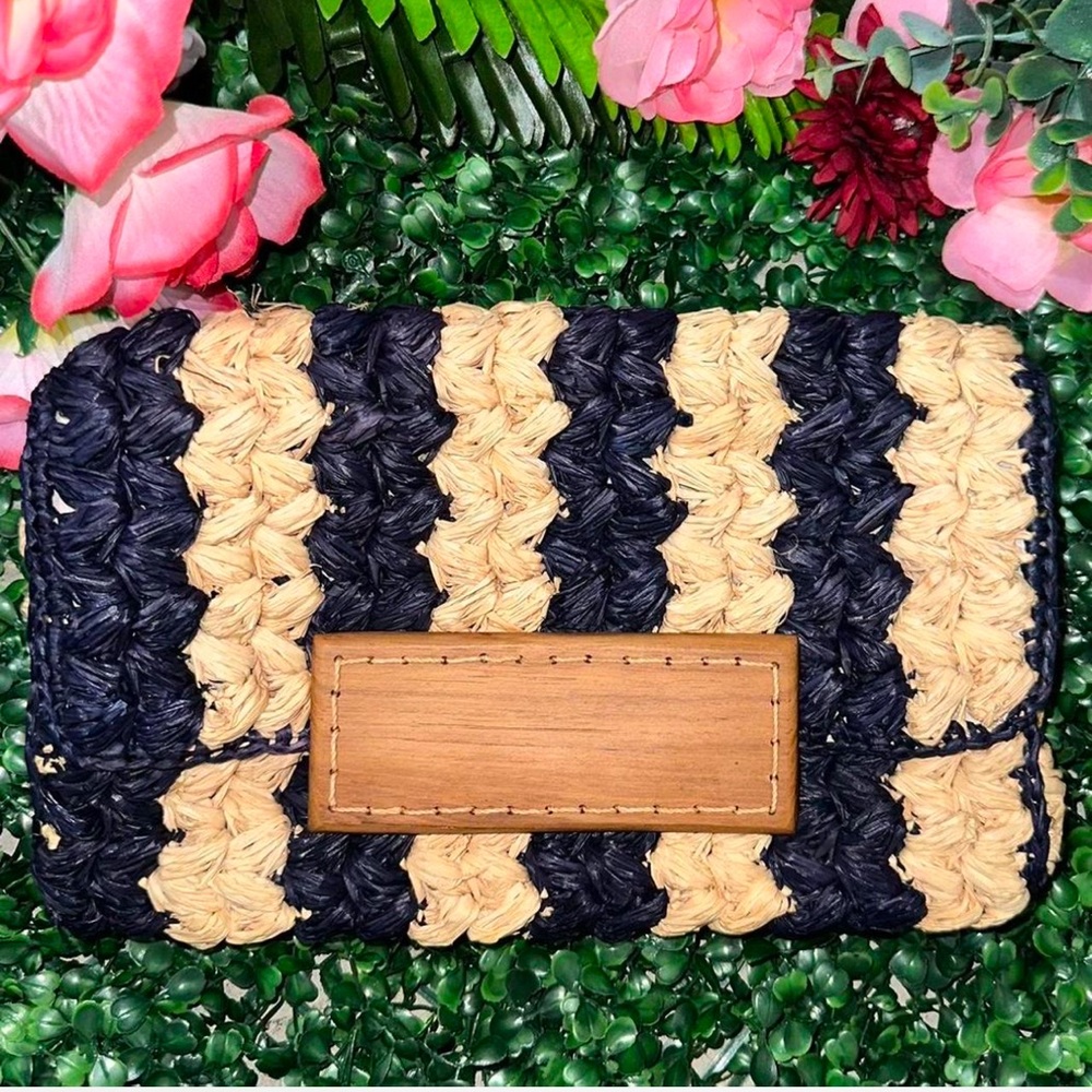 Mar Y Sol Navy & Cream Striped Straw Clutch Excellent Condition Ready to Ship✅